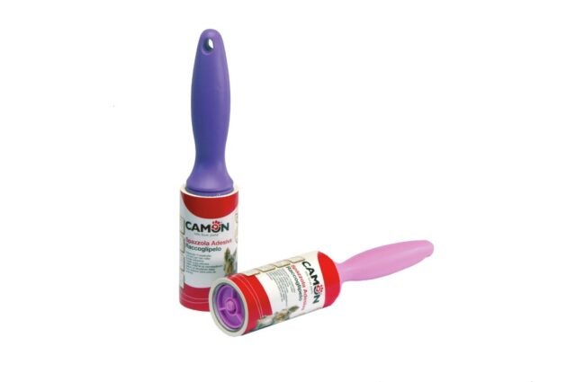 Brush to remove pet hair