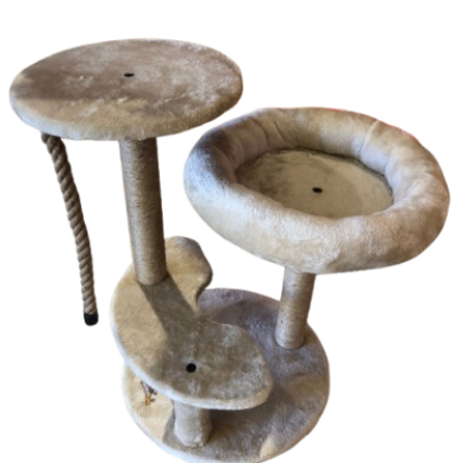 Arbre à chat avec corde et griffoir.